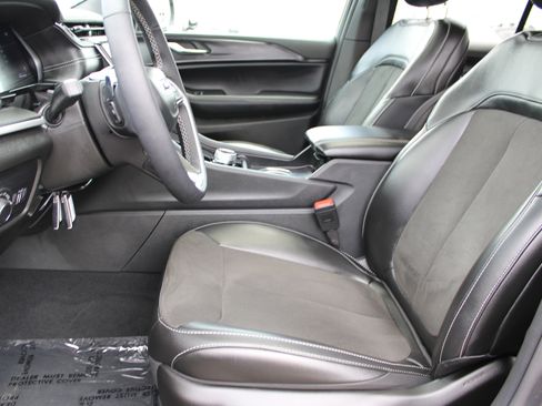New 2025 Jeep Grand Cherokee Altitude RWD image 23