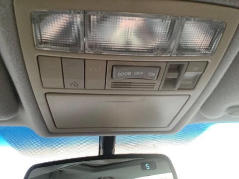 Used 2011 Toyota Camry XLE image 38