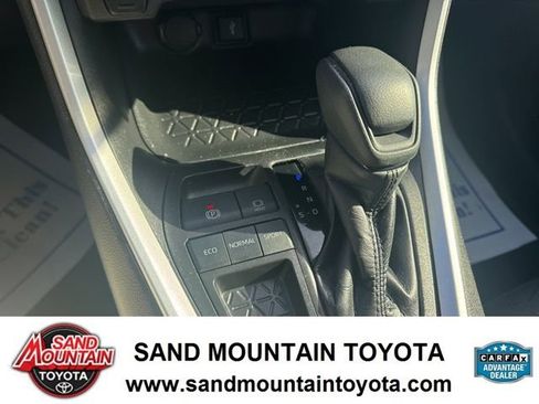 Used 2021 Toyota RAV4 XLE image 18