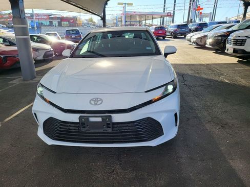 Used 2025 Toyota Camry LE image 2
