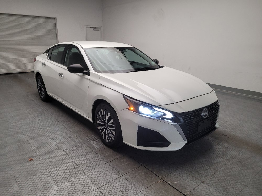 Used 2024 Nissan Altima 2.5 SV FWD image 13