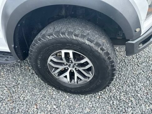 Used 2017 Ford F150 Raptor w/ Equipment Group 802A Luxury AWD/4WD image 9