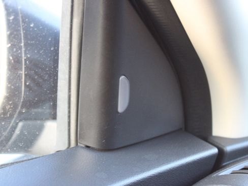 Used 2021 Nissan Kicks S image 26