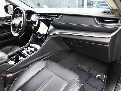 Used 2022 Jeep Grand Cherokee Limited image 48