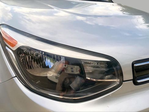 Used 2017 Kia Soul + FWD image 27