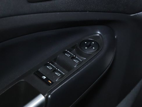 Used 2019 Ford Escape SE FWD image 16
