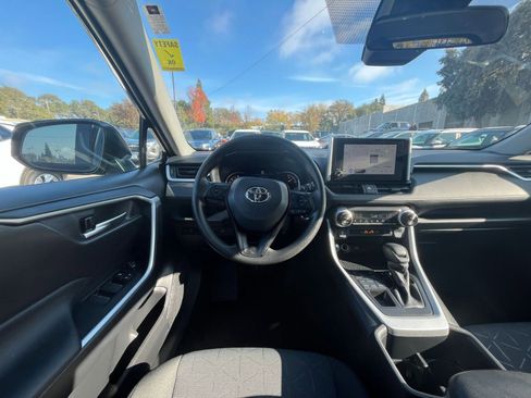 Used 2025 Toyota RAV4 XLE image 35