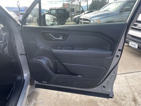 Used 2025 Subaru Forester Limited AWD/4WD image 17