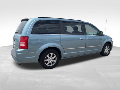 Used 2010 Chrysler Town & Country Touring FWD image 6