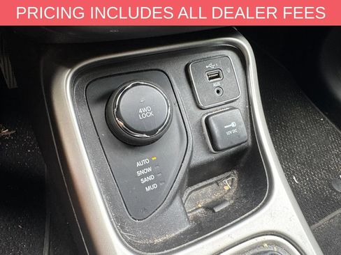 Used 2021 Jeep Compass Latitude w/ Sun and Sound Group AWD/4WD image 6