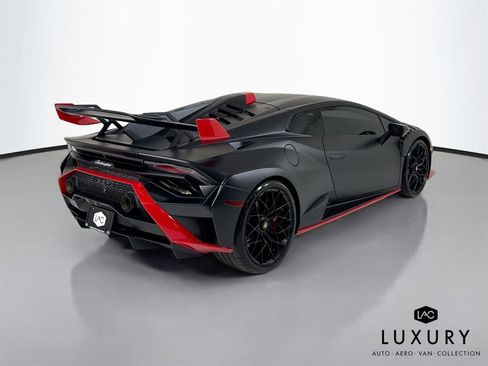 Used 2022 Lamborghini Huracan STO RWD image 6