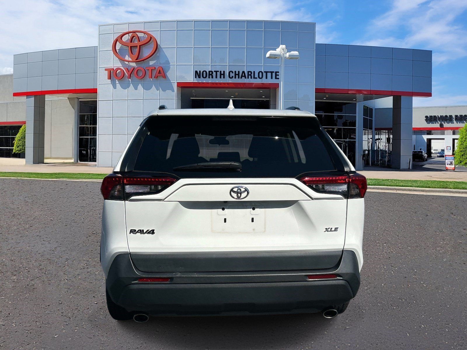 Used 2020 Toyota RAV4 XLE FWD image 5