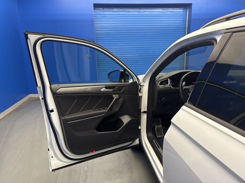 Used 2022 Volkswagen Tiguan SE R-Line FWD image 9