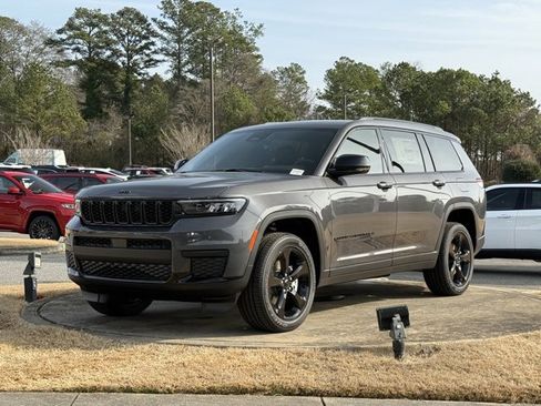 New 2025 Jeep Grand Cherokee L Altitude image 3