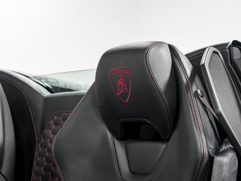 Used 2022 Lamborghini Huracan EVO RWD image 20