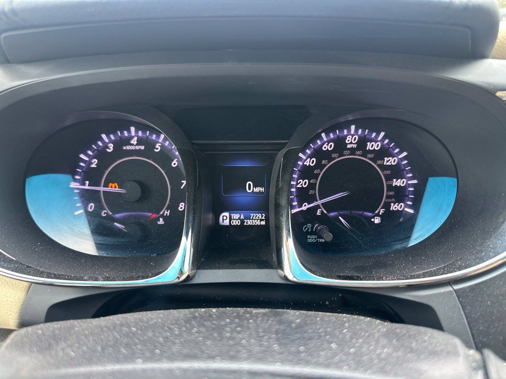 Used 2013 Toyota Avalon Limited FWD image 2