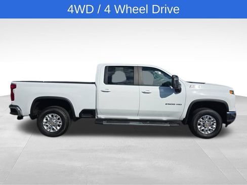 Used 2024 Chevrolet Silverado 2500 LT AWD/4WD image 7