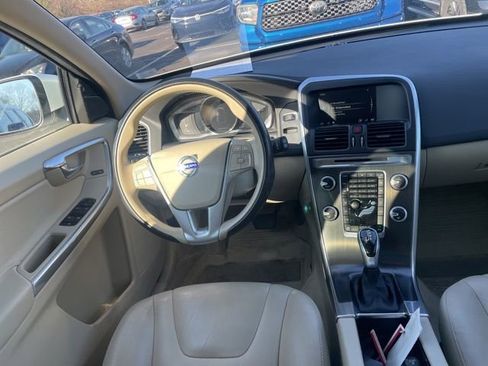 Used 2016 Volvo XC60 T5 Premier image 8
