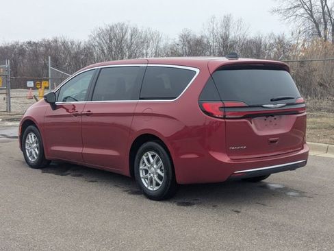New 2026 Chrysler Pacifica Select image 5