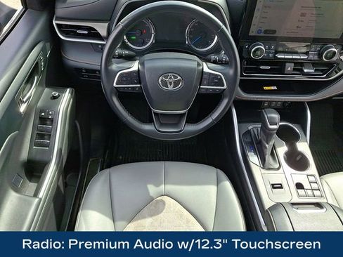 Used 2023 Toyota Highlander Bronze Edition AWD/4WD image 3