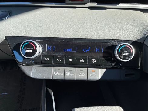 Used 2023 Hyundai Elantra SEL image 28