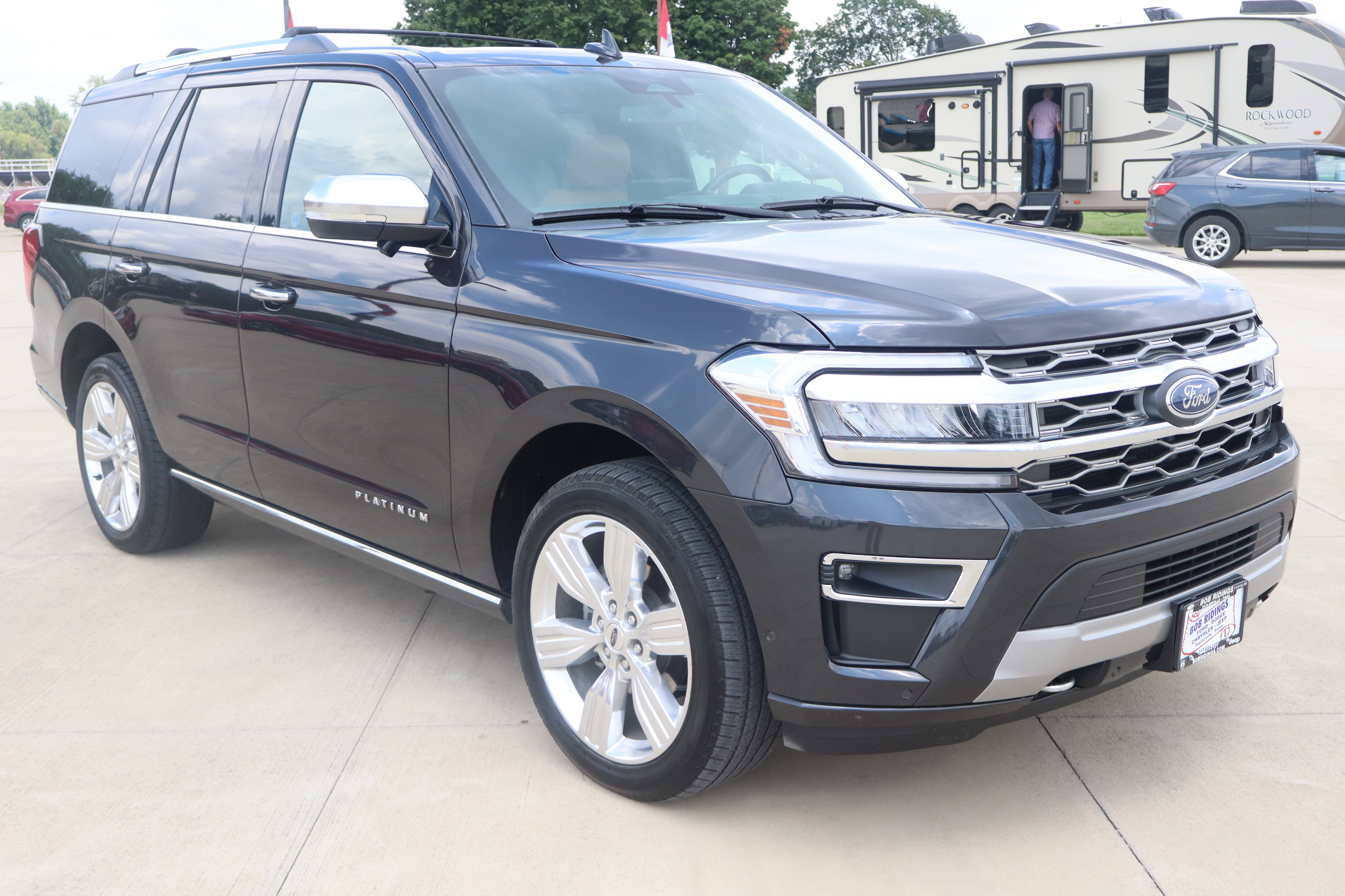 Used 2024 Ford Expedition Platinum AWD/4WD image 4