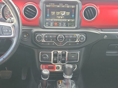 Used 2018 Jeep Wrangler Unlimited Rubicon AWD/4WD image 13