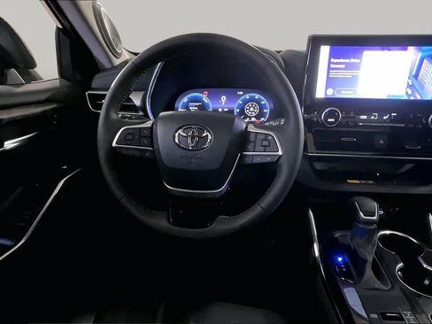 Used 2026 Toyota Highlander Platinum AWD/4WD image 5