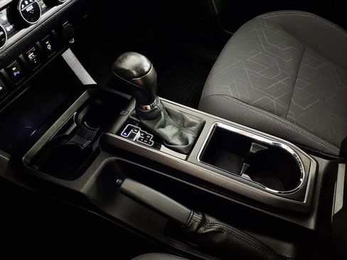 Used 2016 Toyota Tacoma TRD Sport image 13