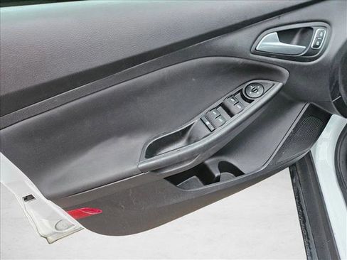 Used 2018 Ford Focus SE image 9