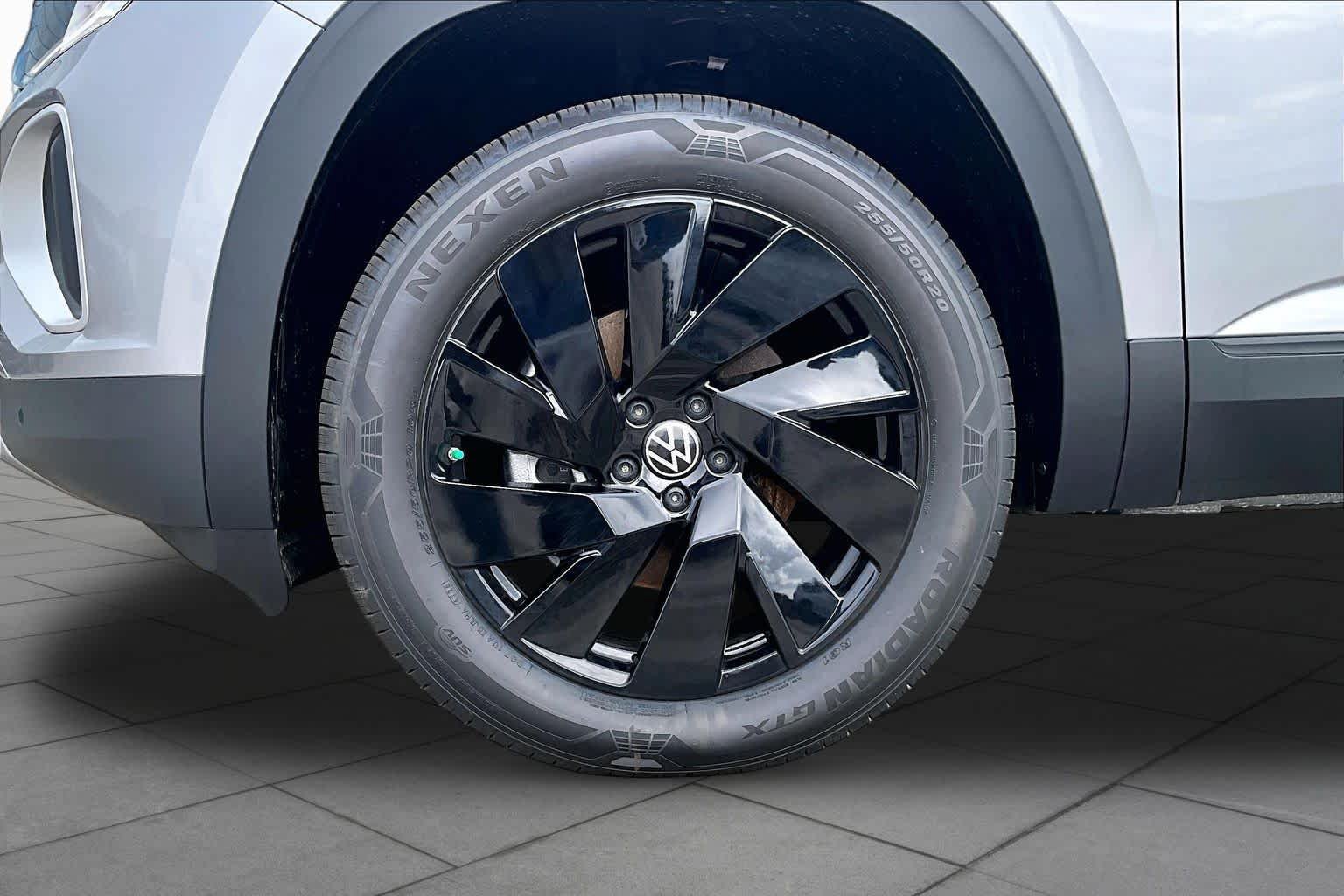 New 2026 Volkswagen Atlas SE FWD image 11