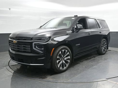 Used 2025 Chevrolet Tahoe High Country AWD/4WD image 8