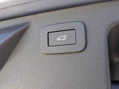 Used 2023 Land Rover Discovery Sport S image 16