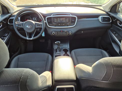 Used 2018 Kia Sorento LX AWD/4WD image 26