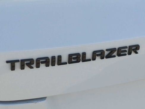 Used 2023 Chevrolet TrailBlazer RS w/ Sun and Liftgate Package image 9
