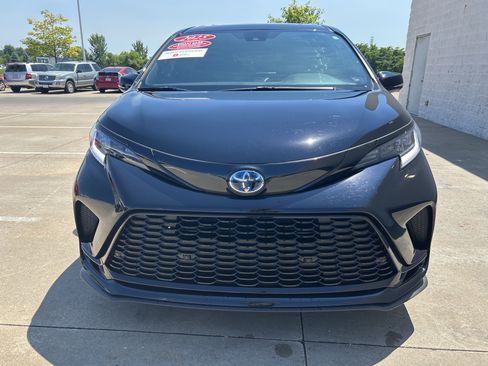 Certified 2025 Toyota Sienna XSE w/ XSE Premium Package AWD/4WD image 2