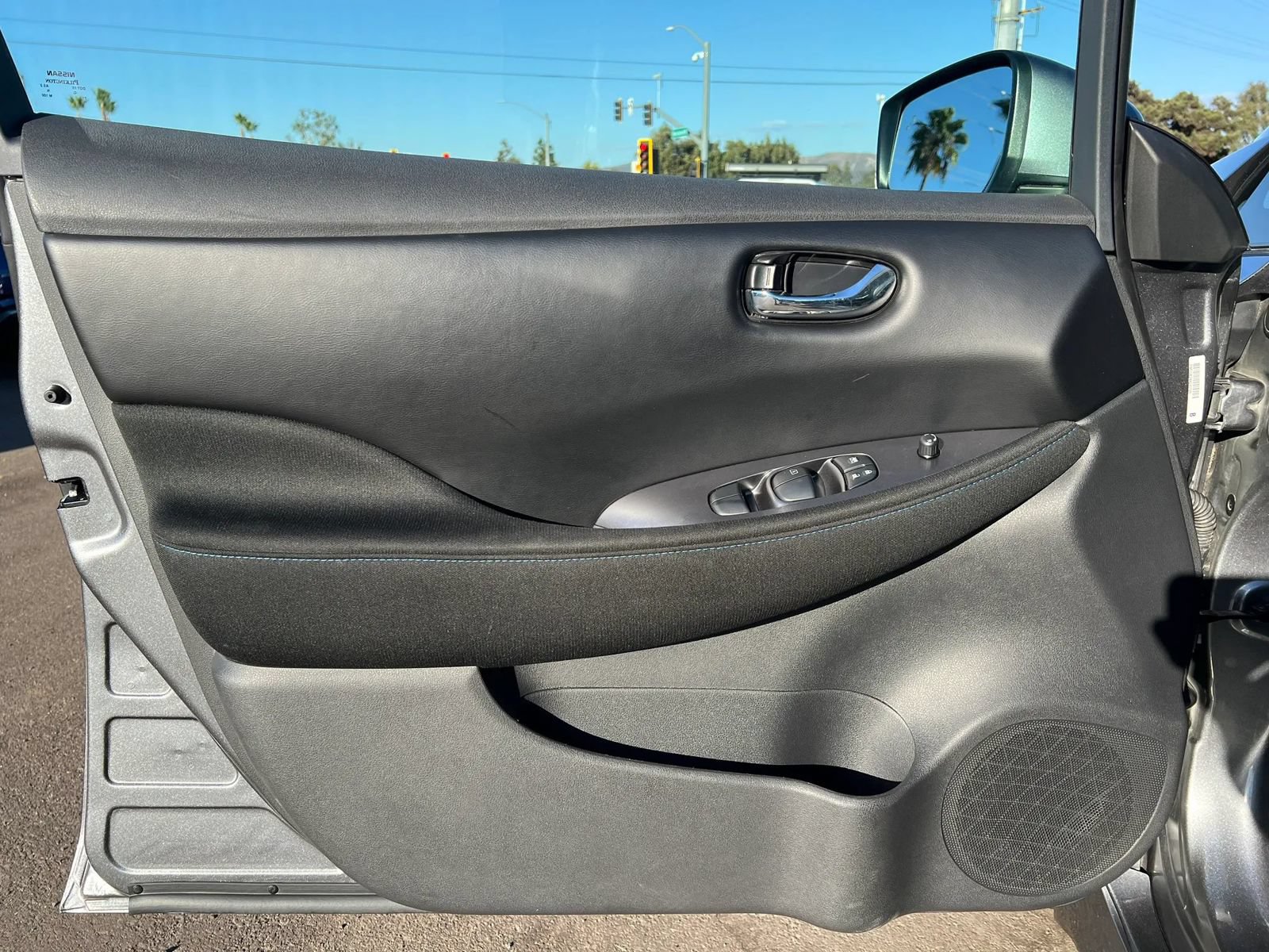 Used 2025 Nissan Leaf S FWD image 9