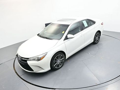 Used 2016 Toyota Camry SE image 21