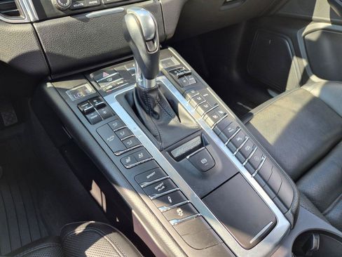 Used 2017 Porsche Macan Turbo AWD/4WD image 13