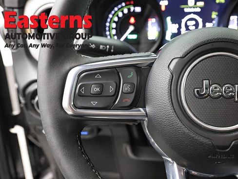 Used 2025 Jeep Wrangler Unlimited Sahara AWD/4WD image 15