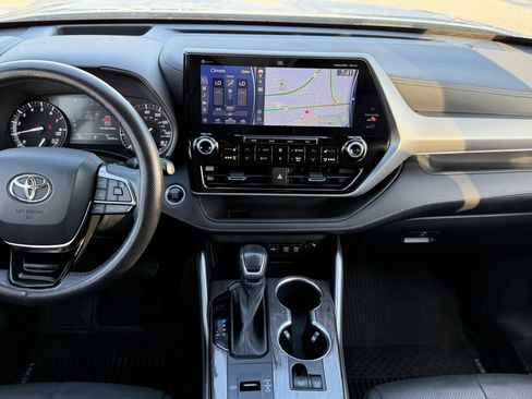 Used 2021 Toyota Highlander Platinum FWD image 15