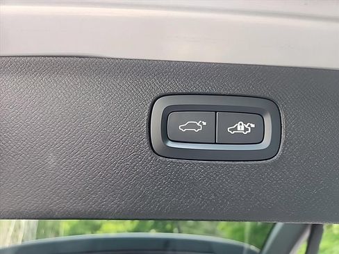 Certified 2025 Volvo XC90 T8 Core w/ Protection Package Premier AWD/4WD image 35