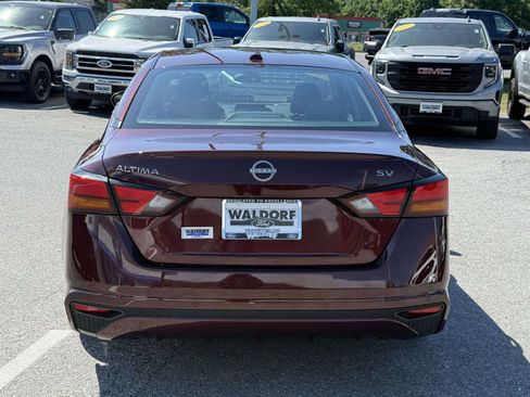 Used 2024 Nissan Altima 2.5 SV FWD image 3