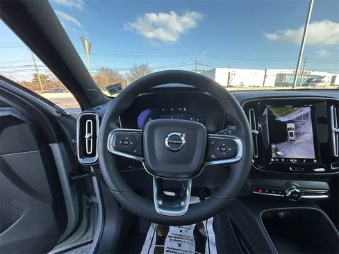 Certified 2024 Volvo XC40 B5 Plus image 18