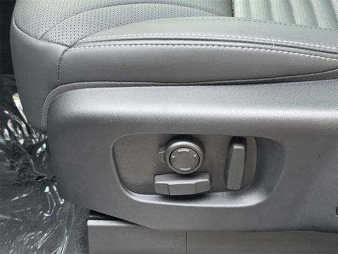 New 2025 Land Rover Discovery Dynamic SE image 31