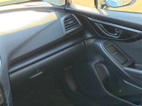 Used 2018 Subaru Crosstrek 2.0i image 17