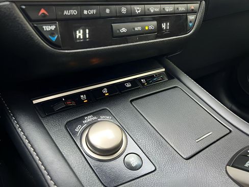 Used 2017 Lexus ES 350 w/ Luxury Package image 54