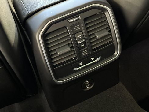 Certified 2026 Porsche Macan AWD/4WD image 15
