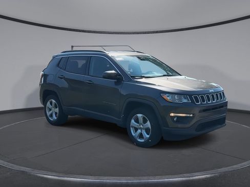 Used 2021 Jeep Compass Latitude AWD/4WD image 2