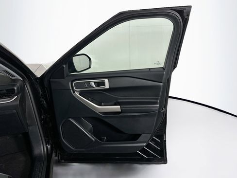 Used 2024 Ford Explorer XLT w/ Equipment Group 202A RWD image 32